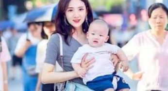 宝妈是亲自带娃还是别人帮忙带，几个特征很明显，明眼人一看便知