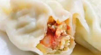 八月鲜虾肥，虾仁黄瓜素馅饺子，鲜美水嫩不腻，孩子吃两碗都不够