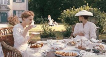 传统的英式下午茶“三部曲“