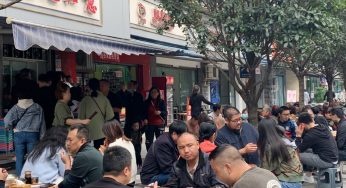 成都解放西路的冒菜店，能过瘾的大口吃肉
